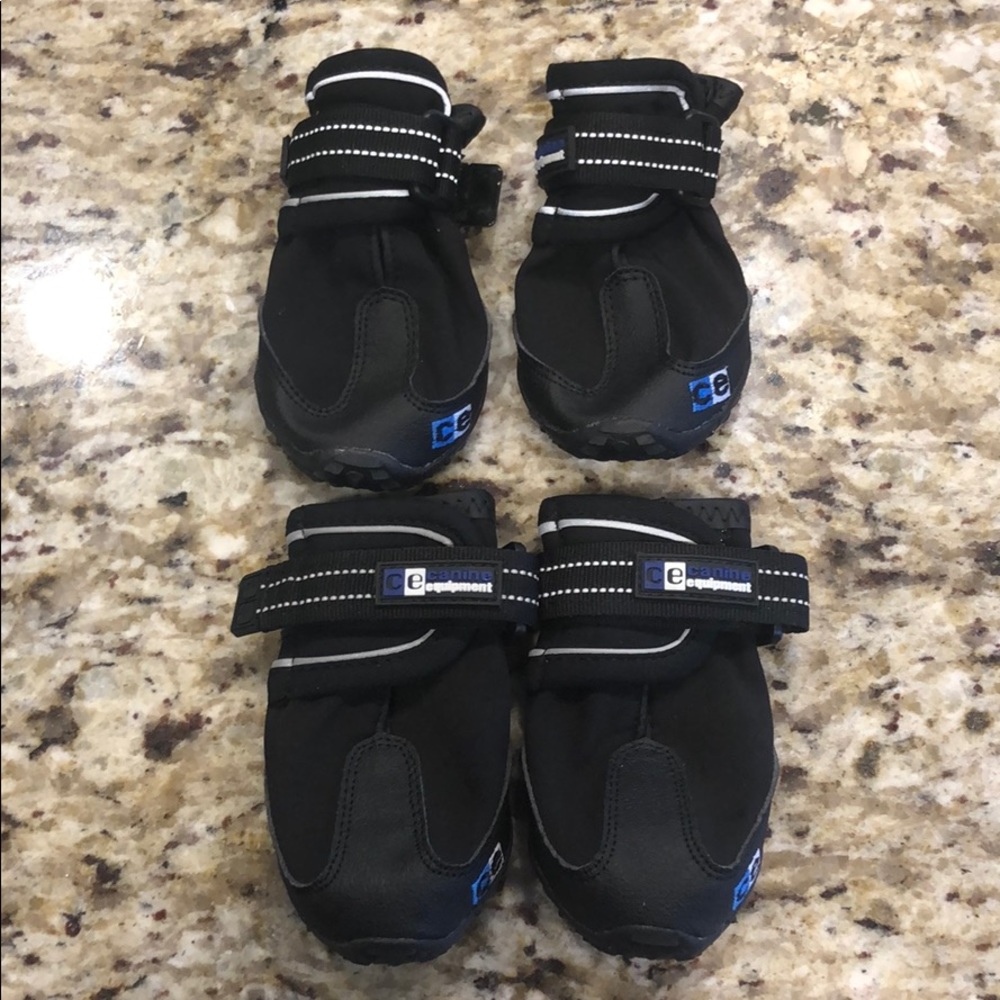 Canine equipment Ultimate Trail Boot